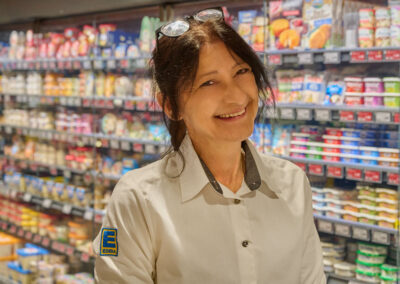 Mitarbeiterin der Molkereiabteilung